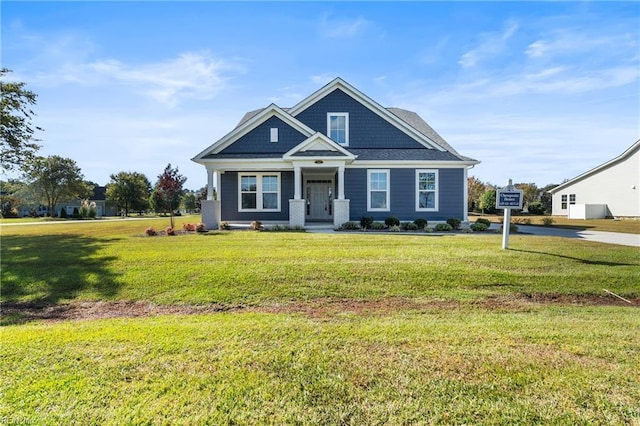 view of front facade with a front yard