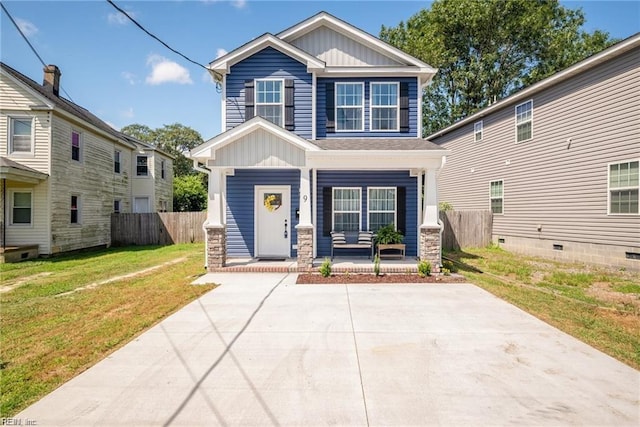 craftsman-style house featuring a front lawn and a porch