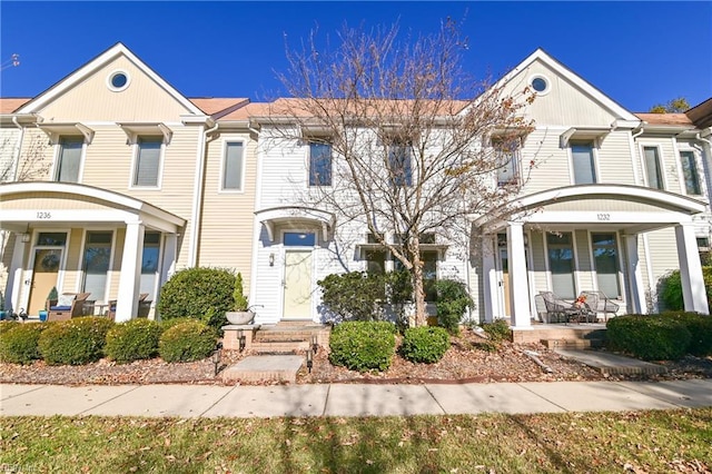 view of front of home featuring a porch