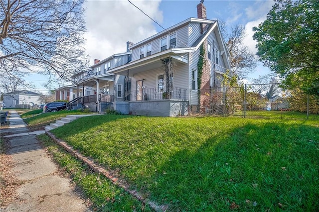 view of front of house featuring a porch and a front lawn