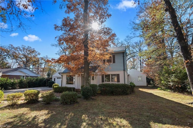 view of front of property featuring a garage and a front lawn