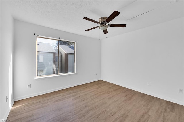 unfurnished room featuring a textured ceiling, light hardwood / wood-style floors, and ceiling fan