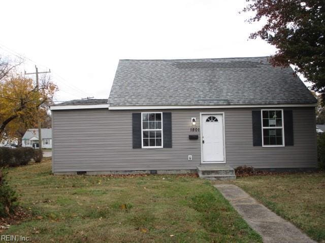 view of front facade featuring a front yard