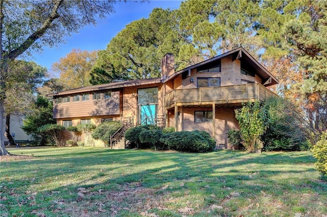 view of front of property with a front yard