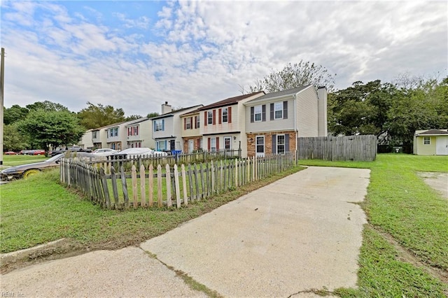 view of front of house featuring a front yard