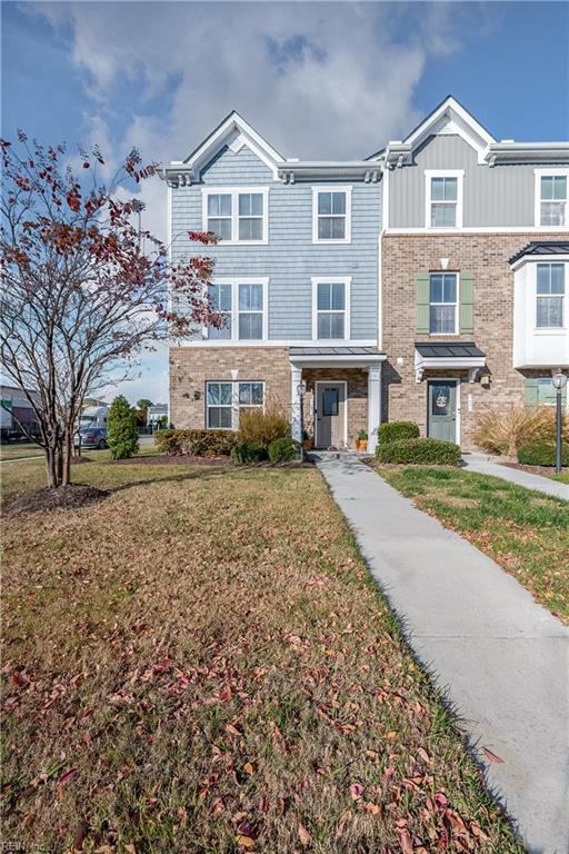 view of front of house with a front yard