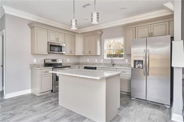 kitchen with ornamental molding, stainless steel appliances, and light hardwood / wood-style flooring