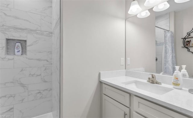 bathroom with a shower with curtain and vanity