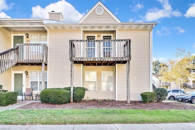 view of front of home featuring a balcony