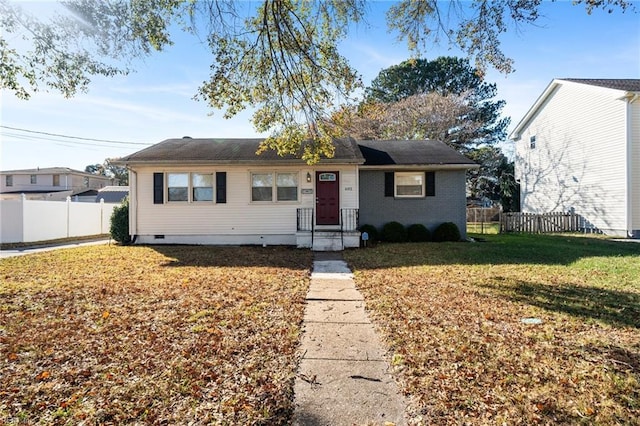 single story home with a front lawn