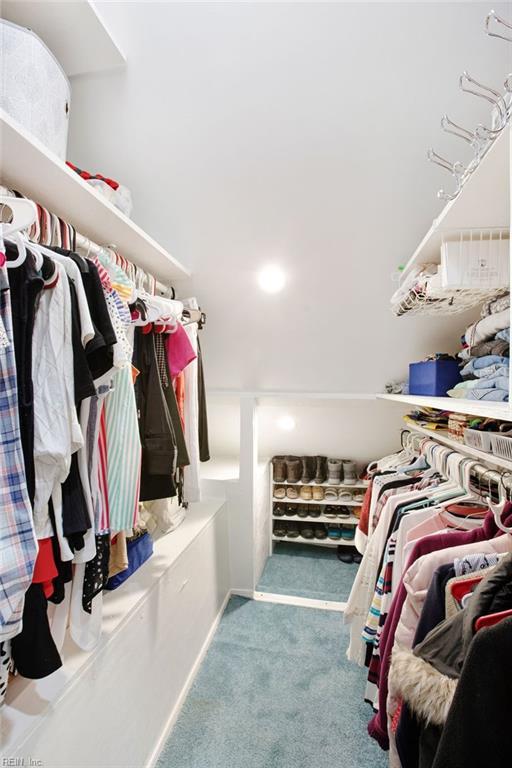 spacious closet featuring carpet