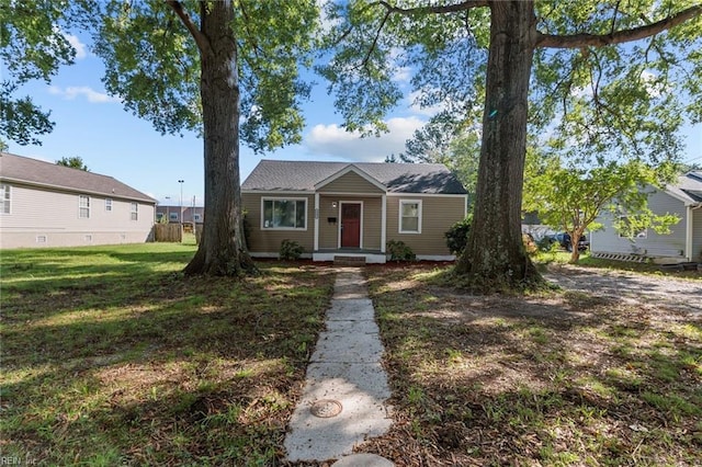 view of front of home featuring a front yard