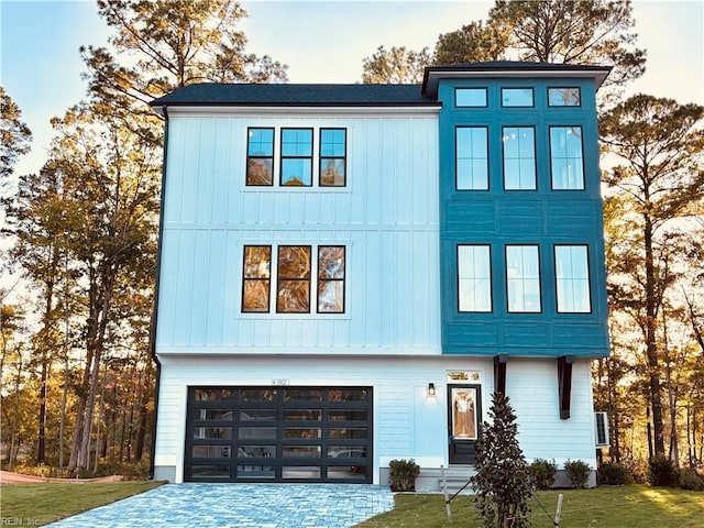 view of front facade with a front lawn and a garage