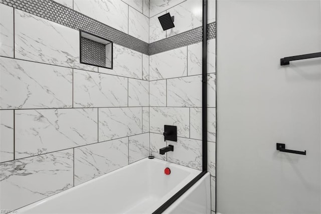 bathroom featuring tiled shower / bath