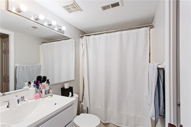 bathroom with a shower with curtain, vanity, and toilet