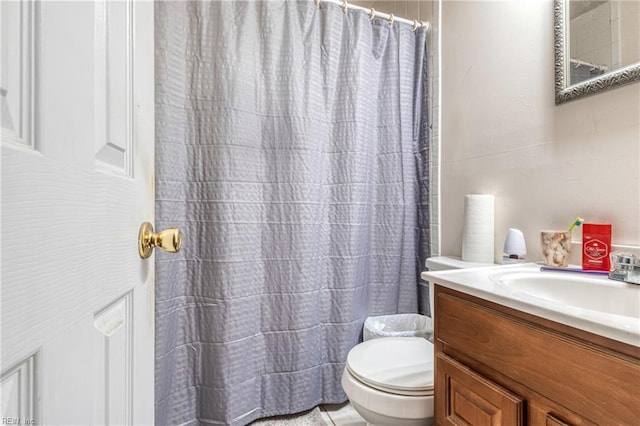 bathroom featuring a shower with curtain, vanity, and toilet