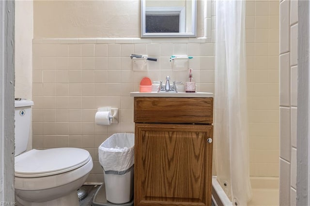 bathroom featuring a shower with curtain, vanity, toilet, and tile walls