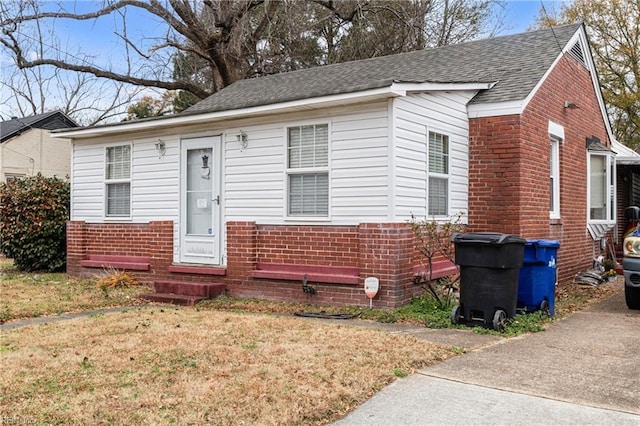 bungalow-style house featuring a front yard