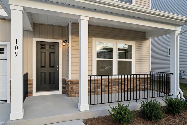 doorway to property with covered porch