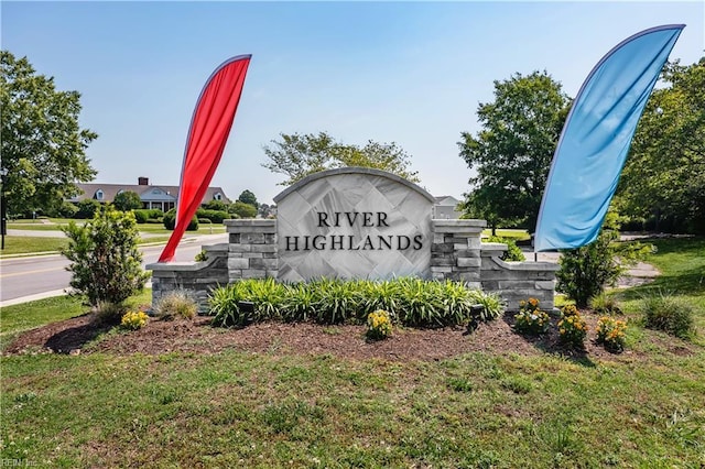 community / neighborhood sign with a lawn