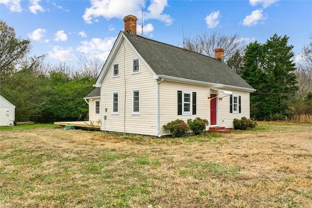 view of front of property featuring a front yard