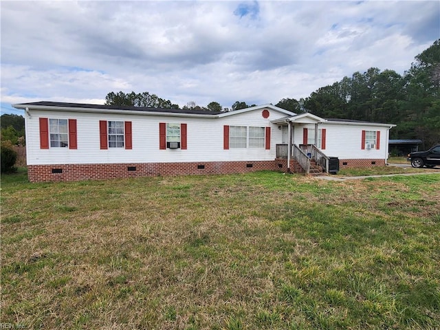 manufactured / mobile home featuring a front yard