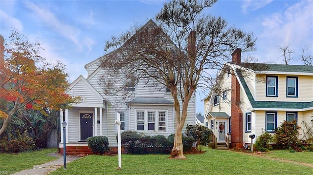 front of property featuring a front lawn