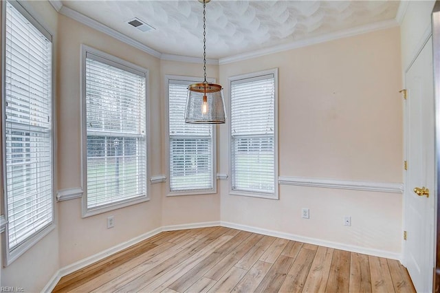 unfurnished room featuring light hardwood / wood-style flooring and ornamental molding