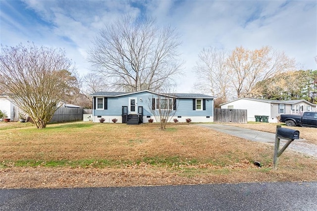 manufactured / mobile home featuring a front lawn