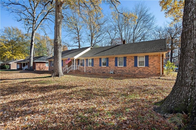 single story home with a front yard