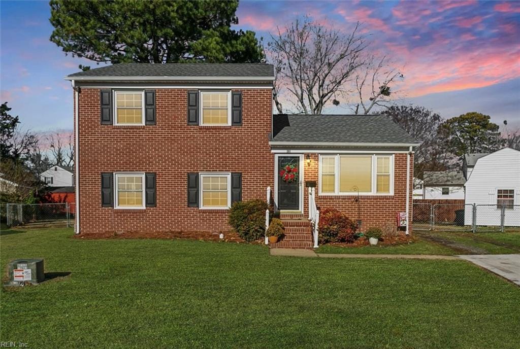 view of front of property with a yard