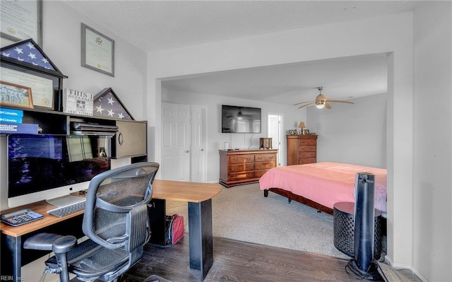 bedroom featuring a closet, dark hardwood / wood-style floors, and ceiling fan