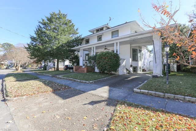 view of front of house featuring a porch and a front lawn