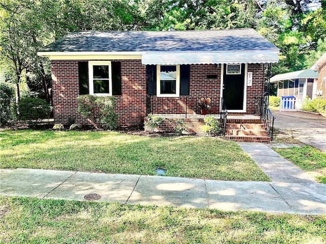 bungalow-style house with a front yard