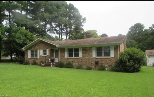 ranch-style home featuring a front lawn