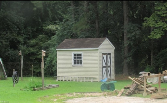 view of outbuilding featuring a yard