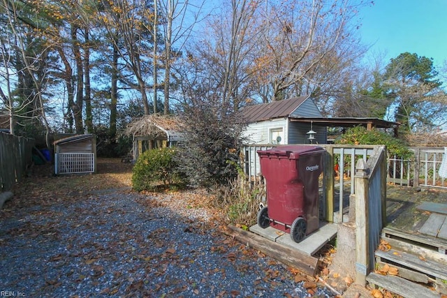 view of yard with an outdoor structure