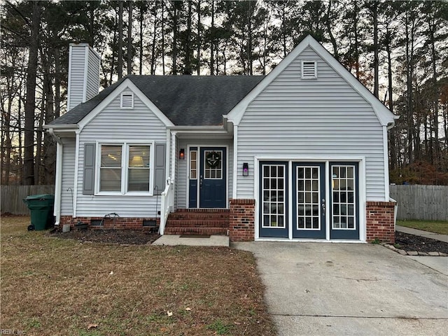 view of front facade featuring a front yard