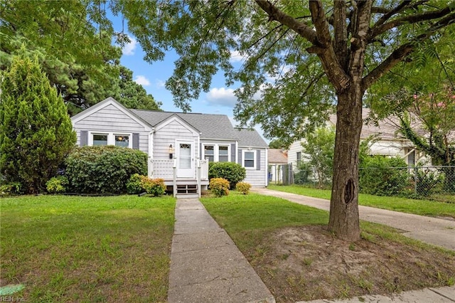 bungalow featuring a front yard