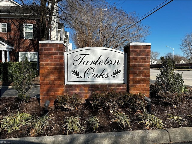 view of community / neighborhood sign