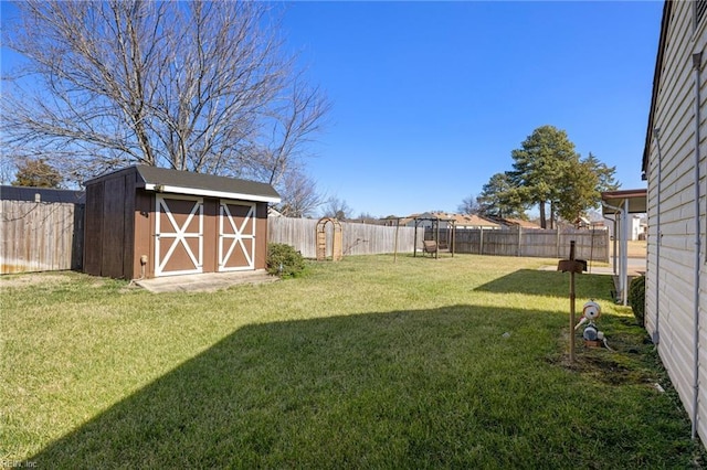 view of yard with a shed