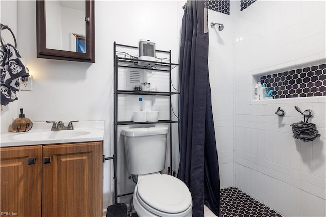 bathroom with a shower with curtain, vanity, and toilet