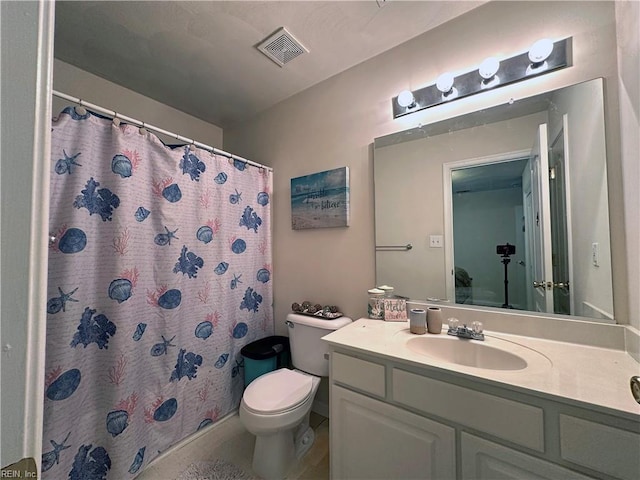 bathroom with a shower with shower curtain, vanity, and toilet