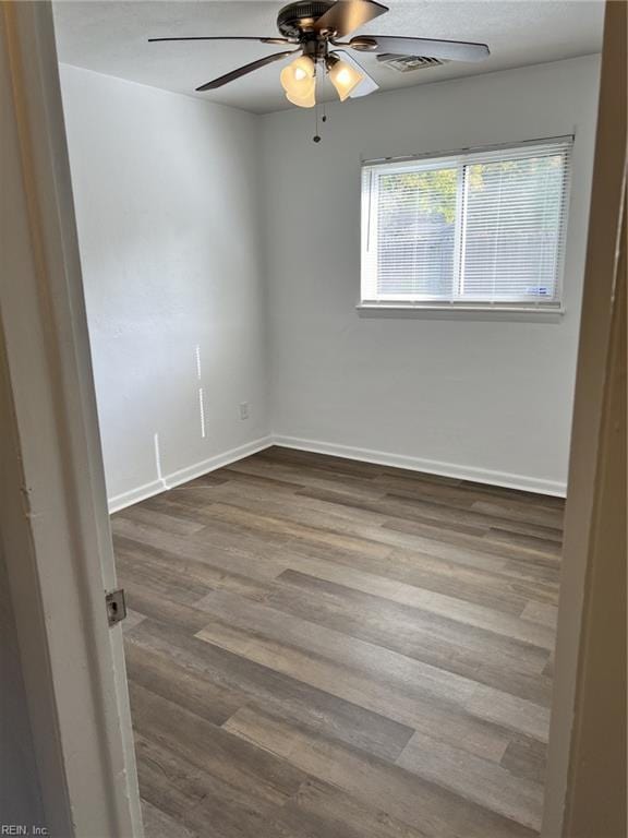 unfurnished room with wood-type flooring and ceiling fan