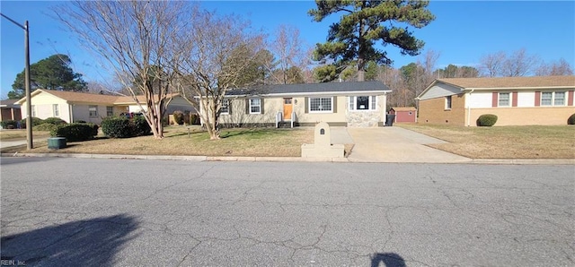 ranch-style house featuring a front lawn