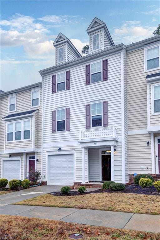 townhome / multi-family property featuring a garage