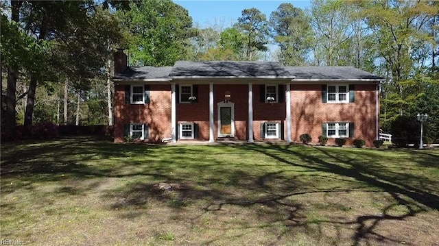 view of front of home featuring a front lawn