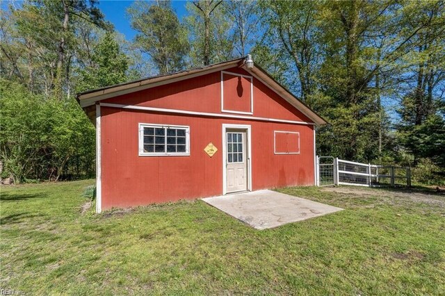 view of outdoor structure with a yard