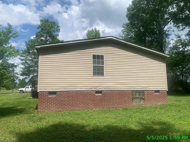 105 Chambliss Rd, Emporia, VA 23847 - view of side of home with crawl space and a yard