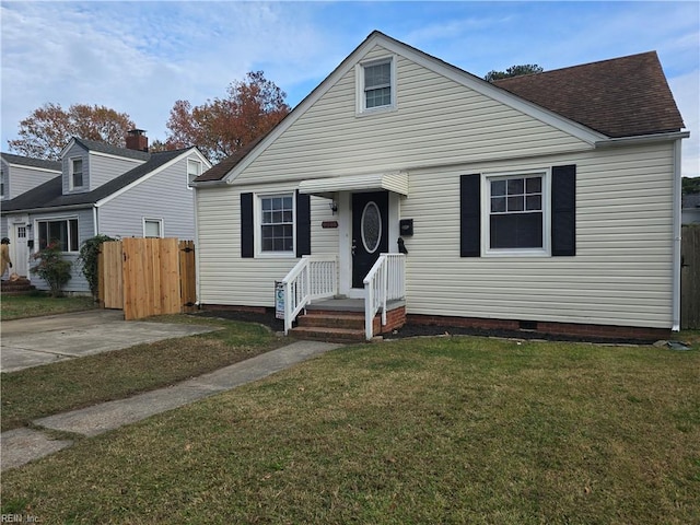 view of front of house with a front lawn